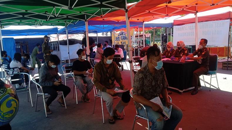 title Langgar PPKM Darurat, 12 Pelaku Usaha di Kota Cirebon Didenda Rp100.000-Rp200.000 Langgar PPKM Darurat, 12 Pelaku Usaha di Kota Cirebon Didenda Rp100.000-Rp200.000