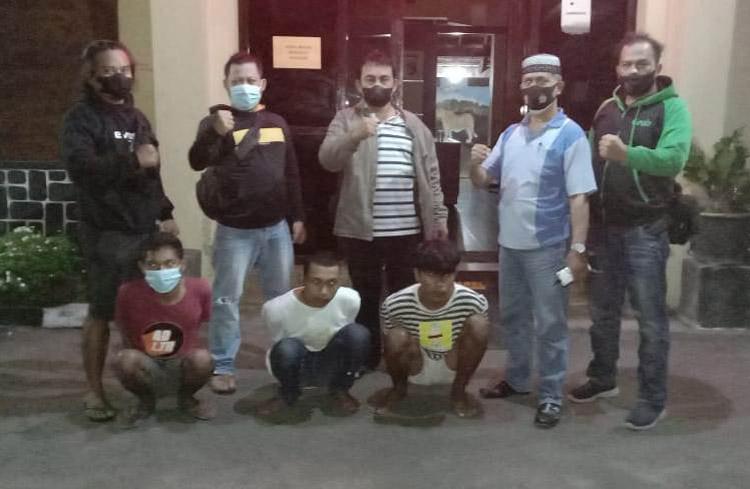 title Gondol 984 Ekor Ayam, 3 Warga Kulonprogo Ditangkap Polisi Gondol 984 Ekor Ayam, 3 Warga Kulonprogo Ditangkap Polisi