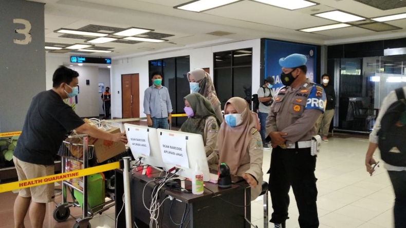 Pantau Penerapan PPKM, Polda Sumbar Terjunkan Personel di Bandara Minangkabau
