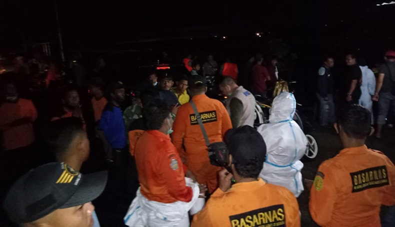 title Jenazah Pencari Tiram yang Tewas di Waduk Reklamasi Lhokseumawe Dievakuasi Jenazah Pencari Tiram yang Tewas di Waduk Reklamasi Lhokseumawe Dievakuasi
