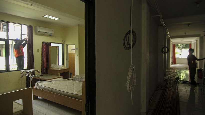 Begini Persiapan Asrama Haji Pondok Gede Menjadi RS Darurat Covid-19 - Bagian 1