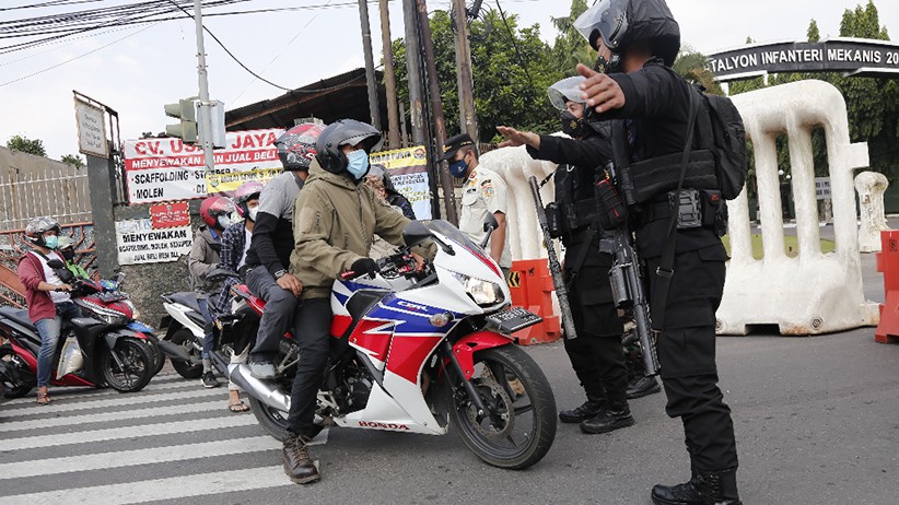 PPKM Darurat Hari ke-5, Lalu Lintas Penyekatan Jalan Raya Bogor Terkendali - Bagian 3