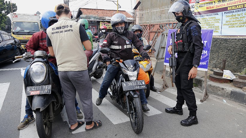 PPKM Darurat Hari ke-5, Lalu Lintas Penyekatan Jalan Raya Bogor Terkendali - Bagian 2