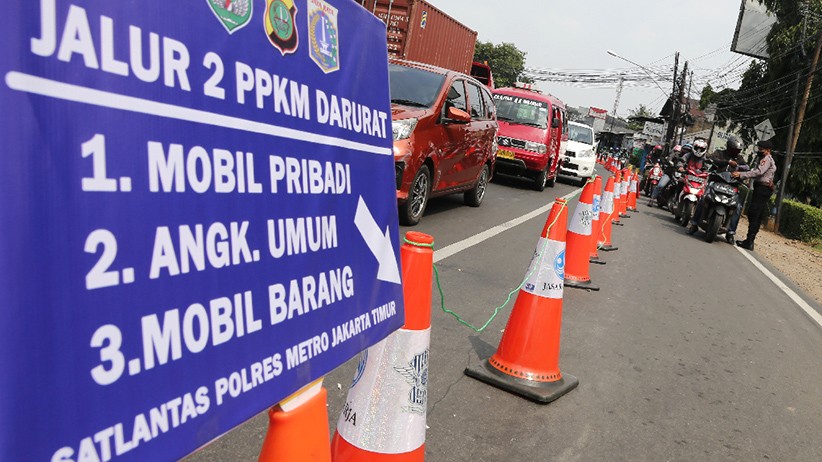 PPKM Darurat Hari ke-5, Lalu Lintas Penyekatan Jalan Raya Bogor Terkendali - Bagian 1