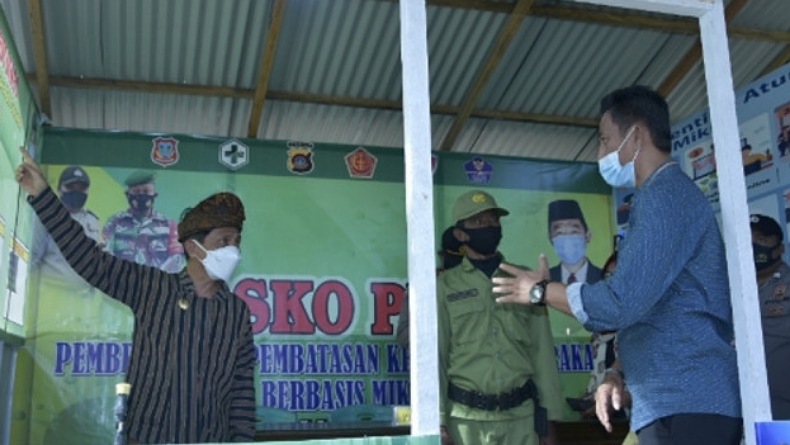 Bupati Berikan Bantuan Vitamin dan Makanan untuk Keluarga Pasien Covid-19 di Gorontalo 