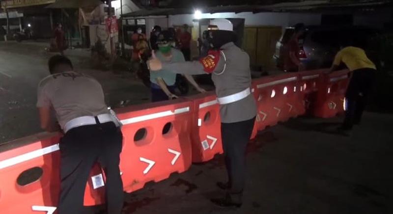 Cegah Mobilitas Warga, Akses Keluar Masuk Perbatasan Kota dan Kabupaten Tegal Ditutup
