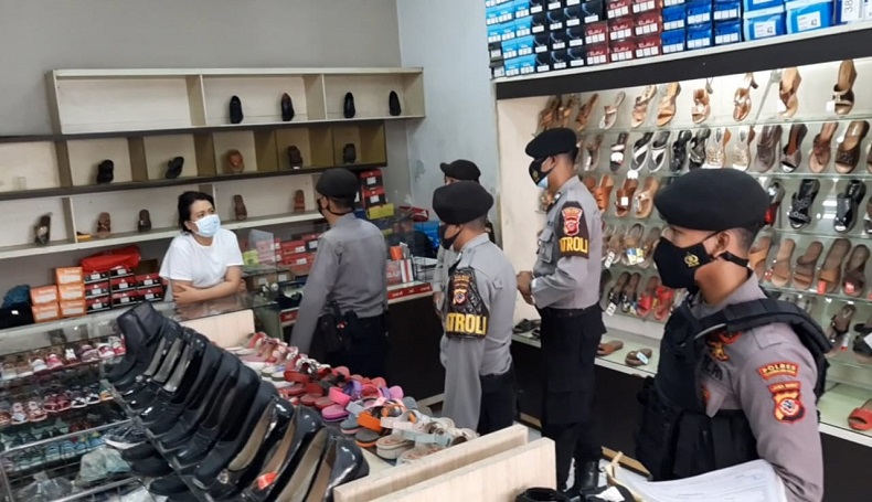 Masih Buka saat PPKM Darurat, Ratusan Toko di Tasikmalaya Ditutup Petugas