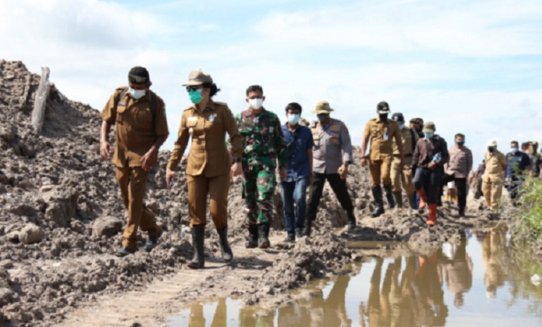 Datangi Tambang Emas Ilegal, Tjhai Chui Mie Minta Warga Sagatani Tak Langgar Hukum