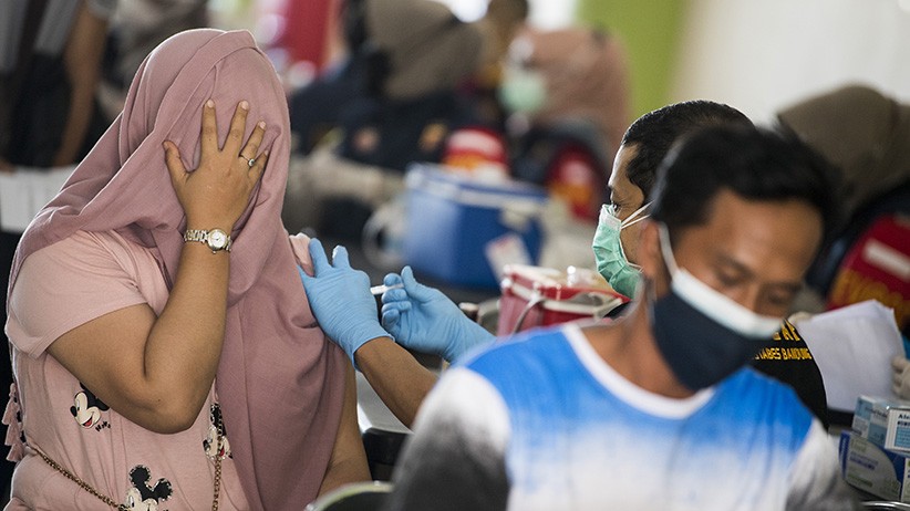 4.000 Warga Bandung Divaksin Covid-19 Setiap Hari - Bagian 1
