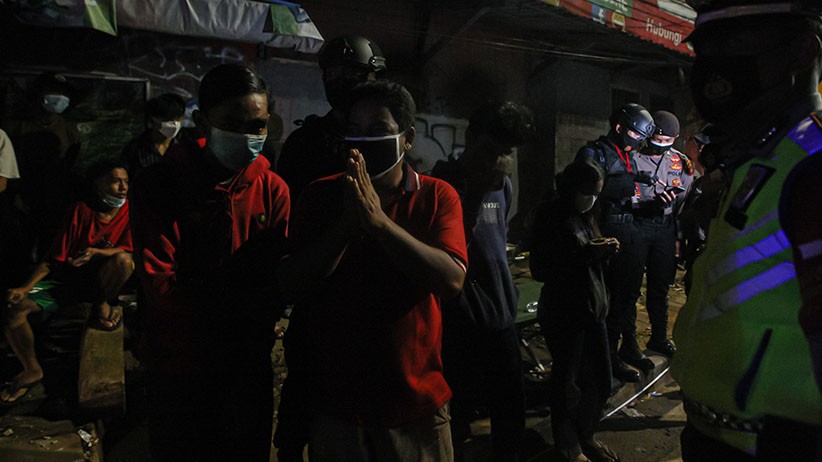 3 Remaja Nekat Terobos Pos Penyekatan Lenteng Agung, Ternyata Bawa Miras Oplosan - Bagian 3