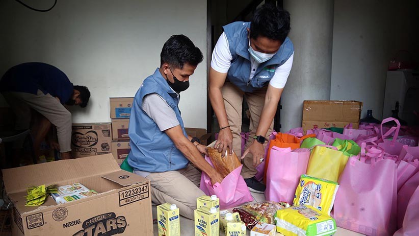 Isolasi Mandiri, Puluhan Warga Surabaya Dikirimi Paket Sehat - Bagian 3