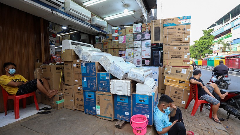 Potret Pedagang Elektronik Menunggu Pembeli saat Pandemi - Bagian 1