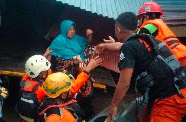 Banjir di Jeneponto dan Bantaeng, Basarnas Sulsel Kirim 2 Tim Bantu Evakuasi Warga