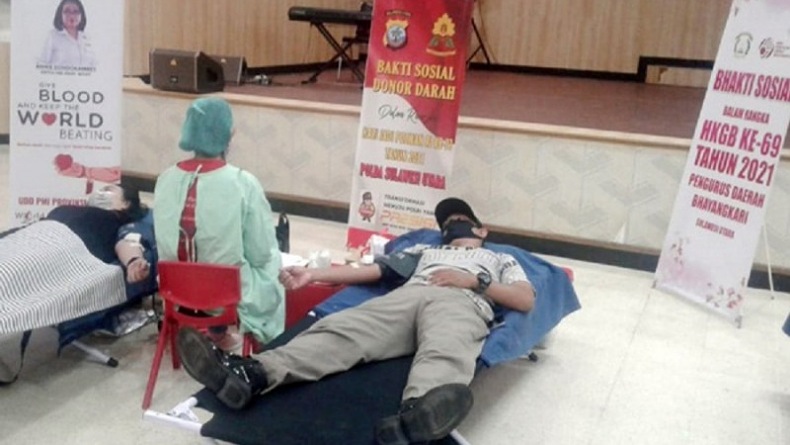 title Sambut Hari Jadi, Polwan Bersama Bhayangkari Sulut Gelar Donor Darah Sambut Hari Jadi, Polwan Bersama Bhayangkari Sulut Gelar Donor Darah