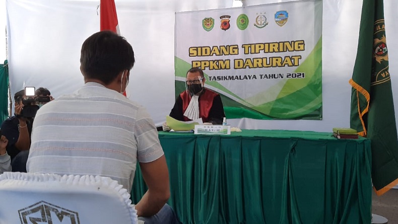 Tukang Bubur di Kota Tasikmalaya Bayar Lunas Denda Rp5 Juta