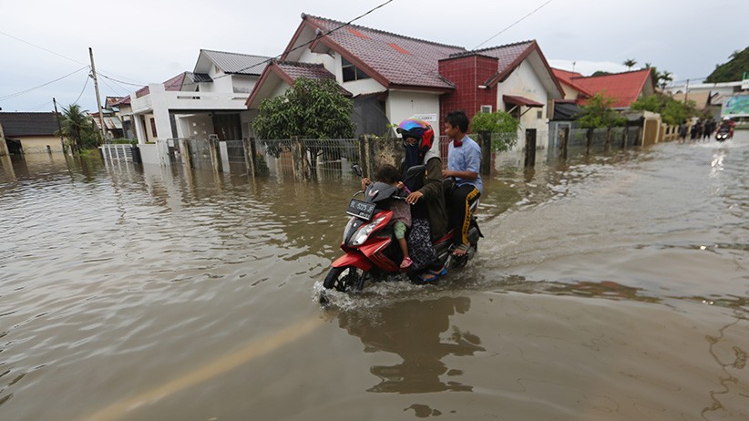 Diguyur Hujan Deras, Puluhan Rumah Desa Lampasie Engking Terendam Banjir - Bagian 3