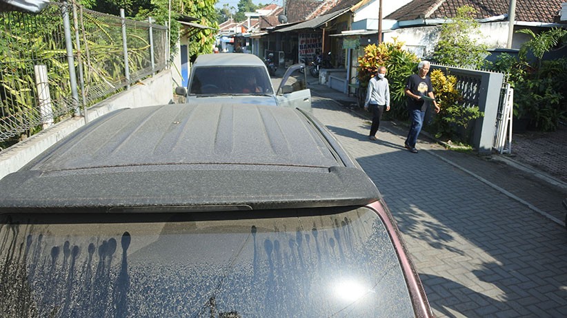 Dampak Limbah Pabrik Gula di Jember, Permukiman Warga Diselimuti Debu - Bagian 2