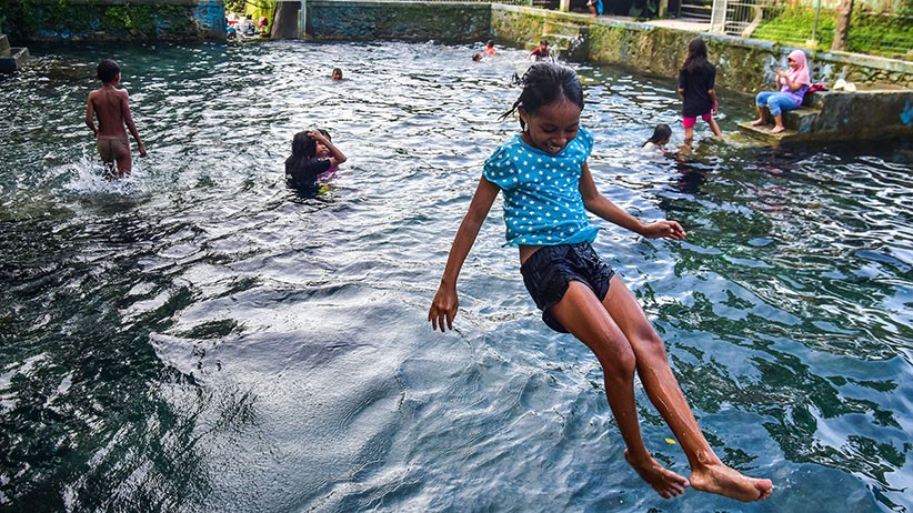 Serunya Bermain di Kolam Mata Air Negeri Tulehu Maluku Tengah - Bagian 2