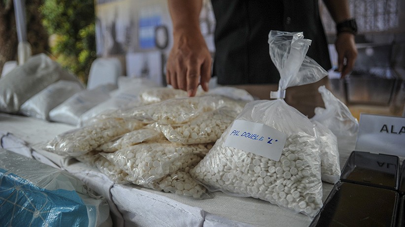 Polda Jabar Gerebek Pabrik Obat Terlarang, Jutaan Pil Double L Disita - Bagian 2