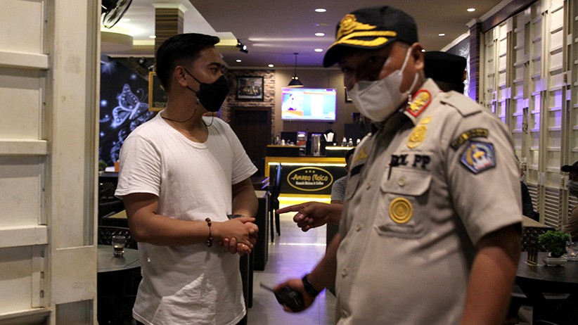 Langgar PPKM, Tempat Usaha Terancam Sanksi Pencabutan Izin - Bagian 2