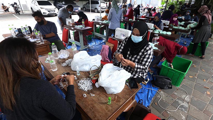 Pemkot Surabaya Kerahkan UMKM Produksi Masker Tiga Lapis - Bagian 3
