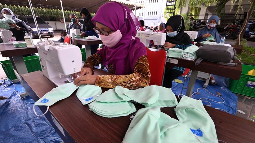 Pemkot Surabaya Kerahkan UMKM Produksi Masker Tiga Lapis - Bagian 1