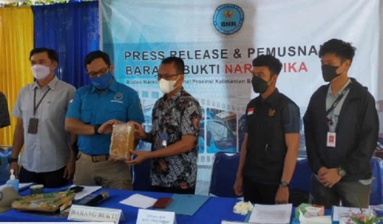 Mahasiswa Pontianak Pesan 1Kg Ganja Kering dari Medan, Ditangkap saat Ambil Pesanan