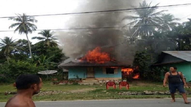 Kebakaran di Tapanuli Tengah, Rumah Wartawan Ludes Dilalap Api