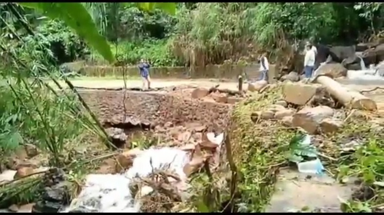 Longsor di Bulukumba, Akses 2 Desa Terputus