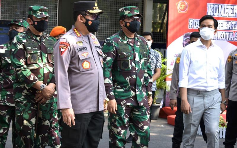  Tinjau Serbuan Vaksinasi di Solo, Panglima TNI Minta Masyarakat Batasi Mobilitas