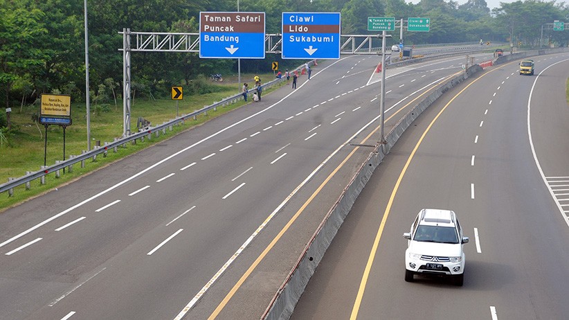 Tempat Wisata Dilarang Buka, Lalu Lintas Kawasan Puncak Bogor Lengang - Bagian 2