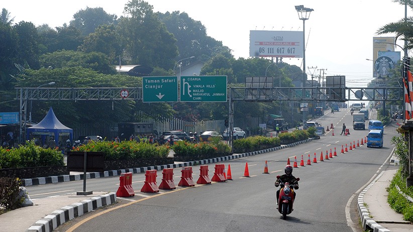 Tempat Wisata Dilarang Buka, Lalu Lintas Kawasan Puncak Bogor Lengang - Bagian 3
