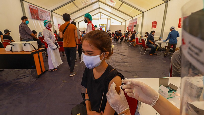 PMI Gelar Vaksinasi Massal, 1.000 Orang Disuntik Setiap Hari - Bagian 1