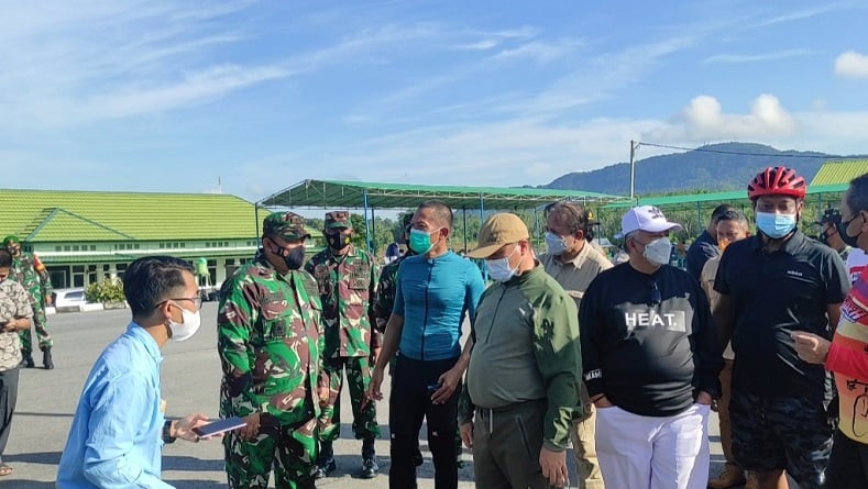 Tinjau Vaksinasi Covid, Gubernur Erzaldi Rosman Salut dengan Antusiasme Warga Bangka Barat