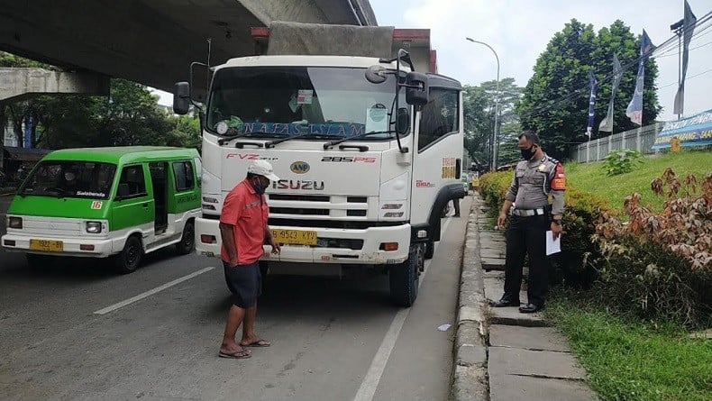 title Mulai 18 hingga 21 April 2023, Truk Pengangkut Barang Dilarang Melintas Mulai 18 hingga 21 April 2023, Truk Pengangkut Barang Dilarang Melintas