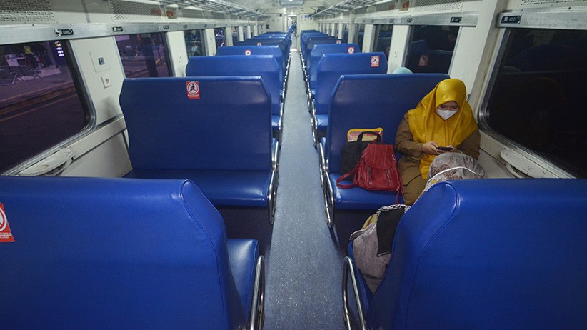 Penumpang Wajib Tunjukkan STRP, Begini Suasana Perjalanan Kereta Api - Bagian 1