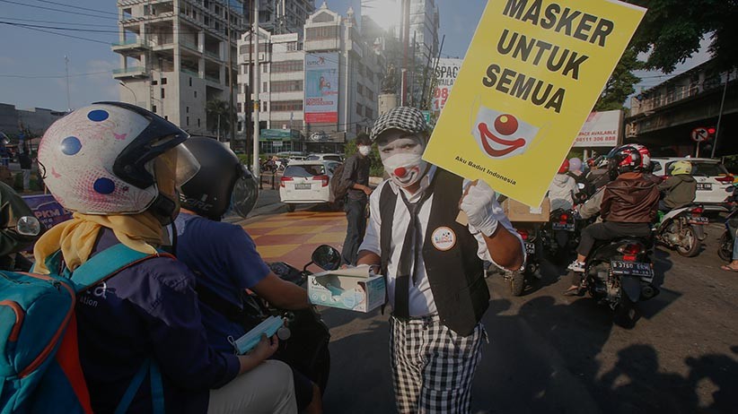 Aksi Badut Ajak Masyarakat Patuhi Protokol Kesehatan - Bagian 5