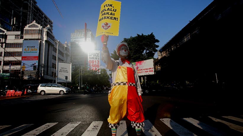 Aksi Badut Ajak Masyarakat Patuhi Protokol Kesehatan - Bagian 2