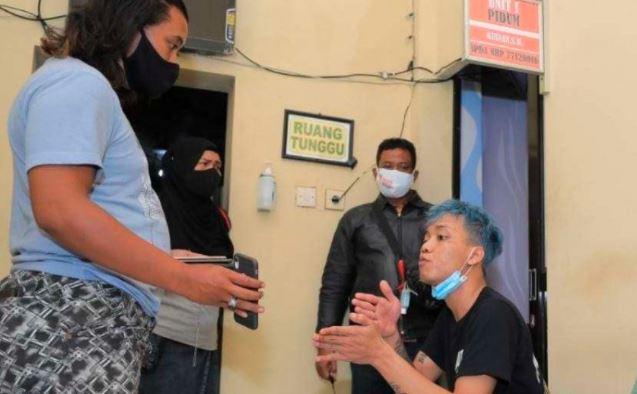 title Curi Boneka Pocong Milik Polisi demi Konten Viral, 3 Pemuda di Madiun Ditangkap Curi Boneka Pocong Milik Polisi demi Konten Viral, 3 Pemuda di Madiun Ditangkap