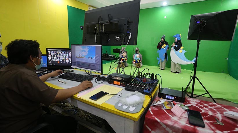 Hari Pertama Sekolah, Murid SD Kreatif Diajak Berpetualang Virtual - Bagian 2