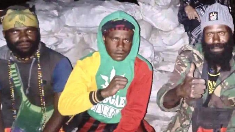 Pasukan TNI Polri Tangkap Anggota KKB Gumanggup Enumbi