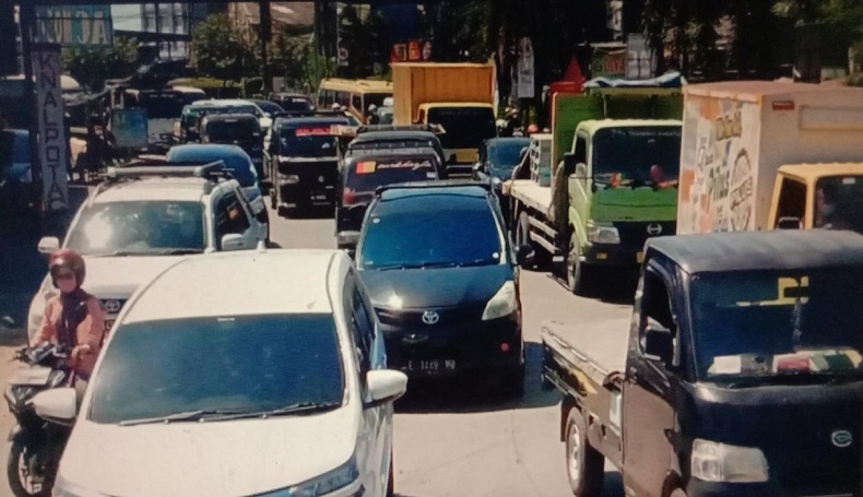 Akses ke Kota Cirebon Ditutup Selama PPKM Darurat, Jalur Pantura Macet
