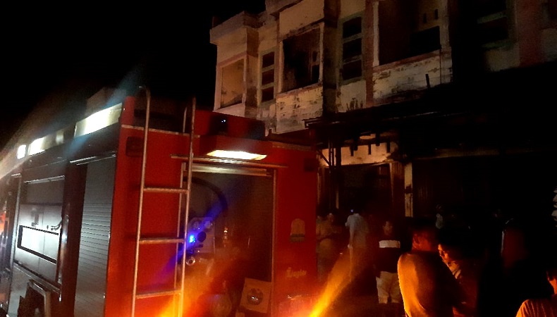 2 Toko Bangunan di Bandar Baru Pidie Jaya Hangus Terbakar
