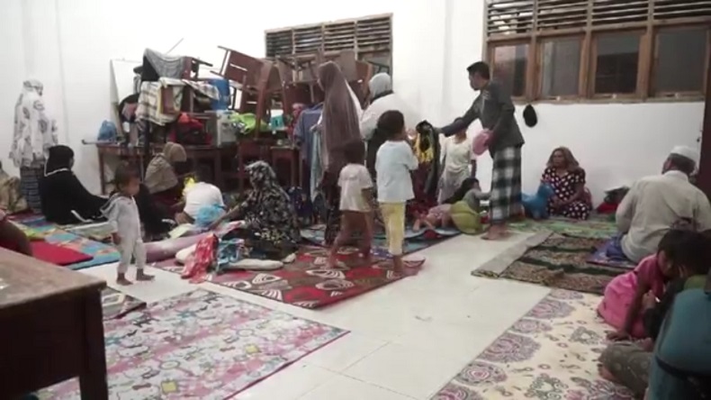 Warga Korban Banjir di Desa Garot Aceh Besar Mulai Mengungsi