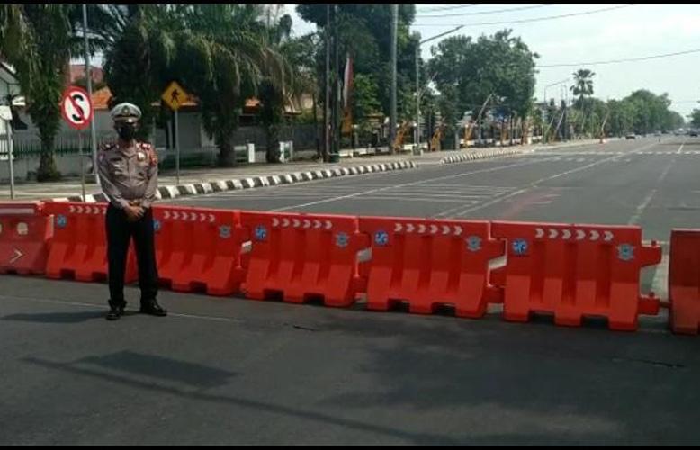 title Penyekatan Jalur Jateng-Jatim, Seluruh Objek Wisata Alam di Tawangmangu Ditutup Penyekatan Jalur Jateng-Jatim, Seluruh Objek Wisata Alam di Tawangmangu Ditutup