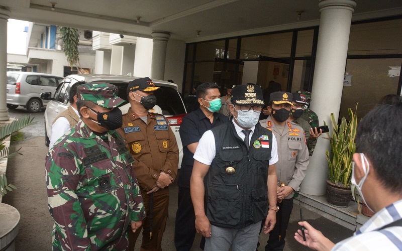 Ridwan Kamil Sanksi Tegas 2 Pabrik Tekstil Pelanggar PPKM Darurat di Bandung