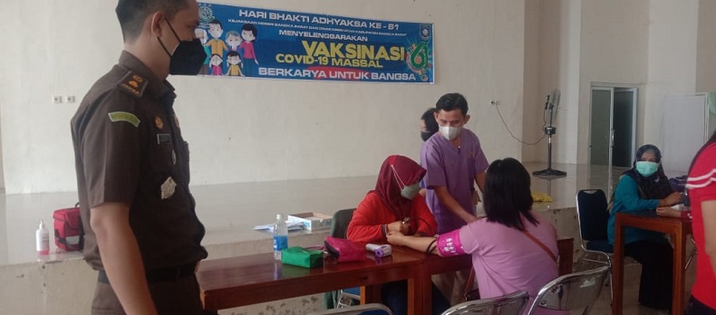 Kejari Bangka Barat Gelar Vaksinasi Massal di 9 Lokasi