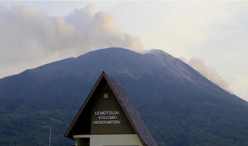 Gunung Ili Lewotolok di Lembata NTT Erupsi, Status Level III Siaga