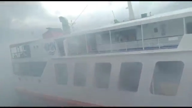 Kapal Feri Gunsa 8 Mengangkut 83  Penumpang Menuju Tanjung Api-Api Terbakar