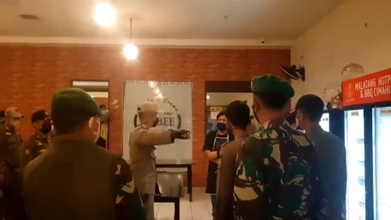 Kafe Bandel di Cimahi Ditutup Paksa, Kelabui Petugas dengan Matikan Lampu Depan
